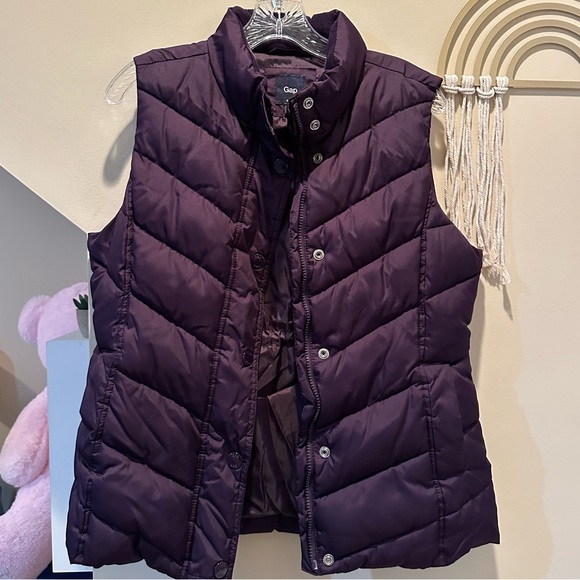 GAP Puffer Vest - Picture 2 of 8